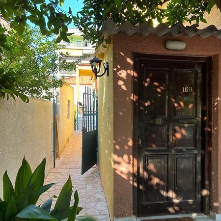 Cosy Guesthouse-Souterrain With Garden In City Center Corinth Екстериор снимка