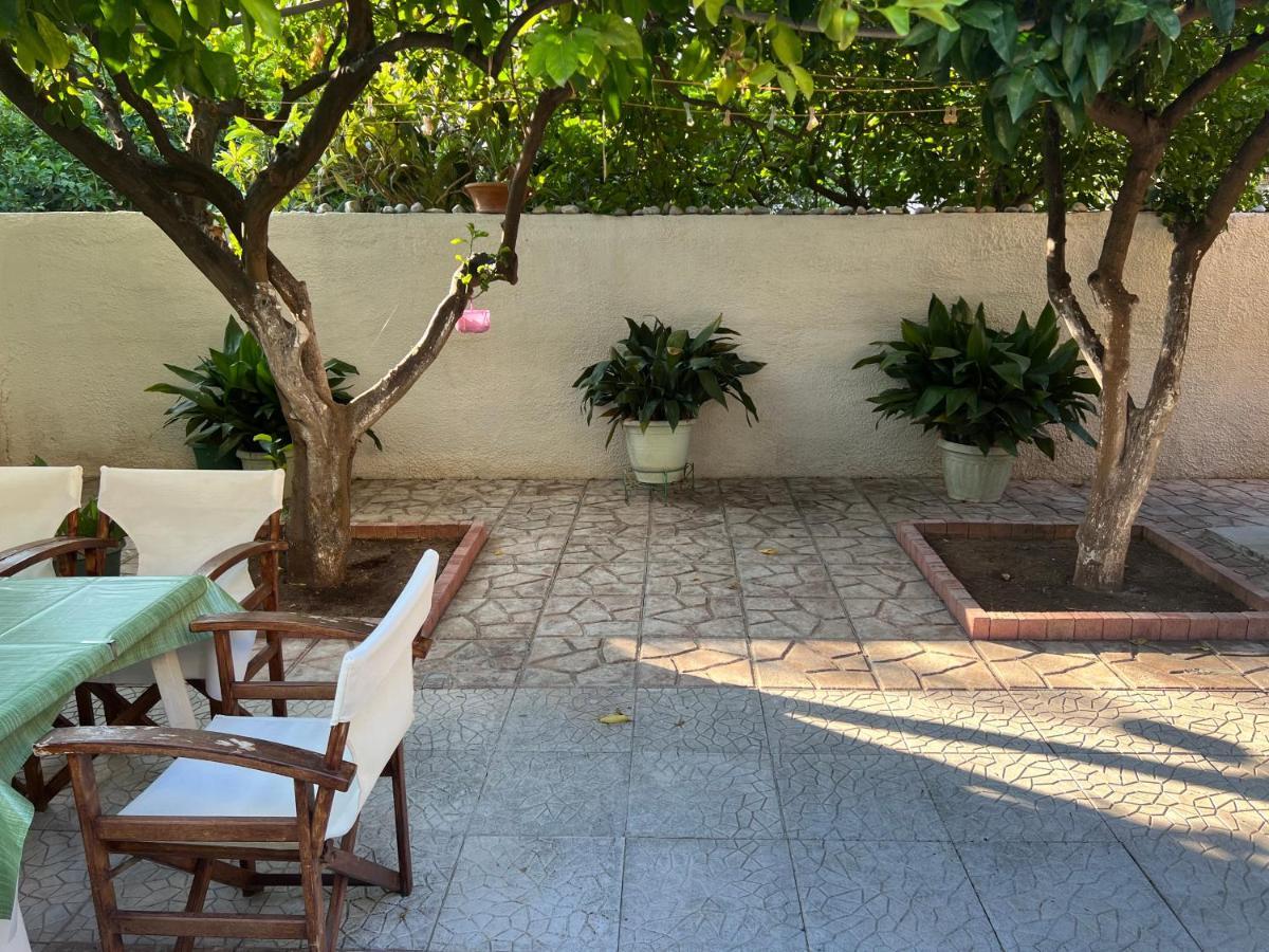 Cosy Guesthouse-Souterrain With Garden In City Center Corinth Екстериор снимка