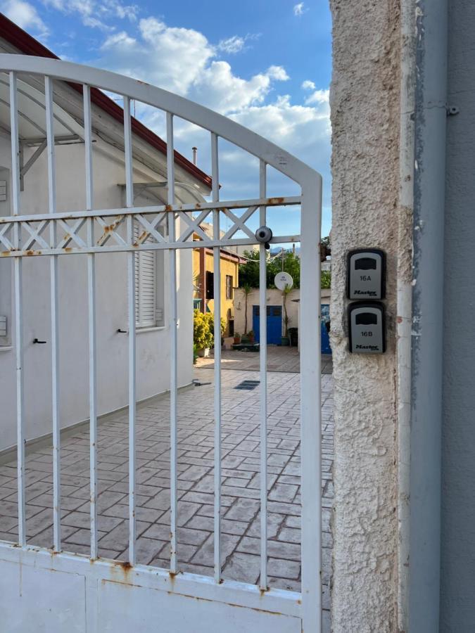 Cosy Guesthouse-Souterrain With Garden In City Center Corinth Екстериор снимка