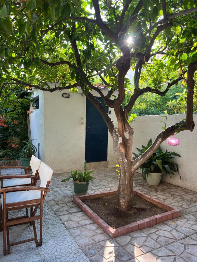Cosy Guesthouse-Souterrain With Garden In City Center Corinth Екстериор снимка