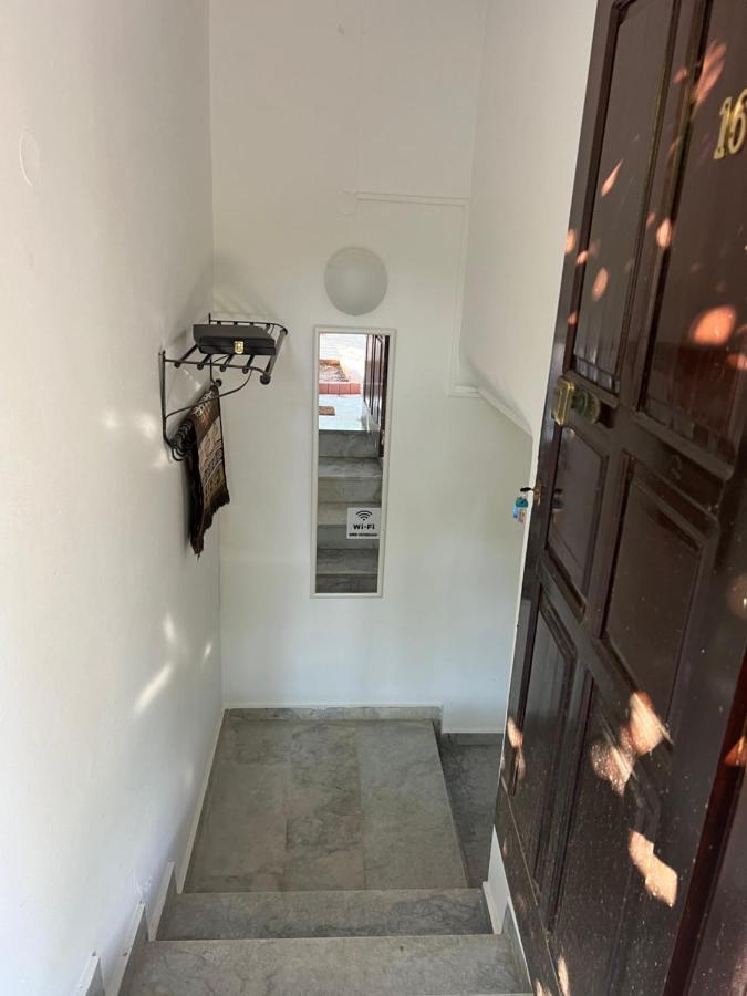 Cosy Guesthouse-Souterrain With Garden In City Center Corinth Екстериор снимка
