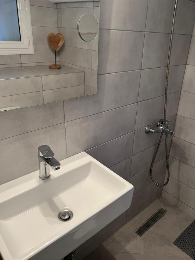 Cosy Guesthouse-Souterrain With Garden In City Center Corinth Екстериор снимка