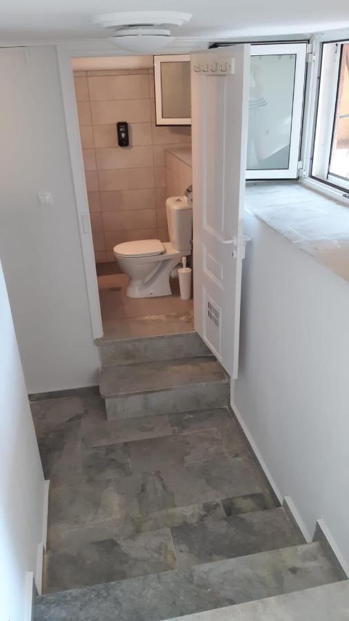 Cosy Guesthouse-Souterrain With Garden In City Center Corinth Екстериор снимка