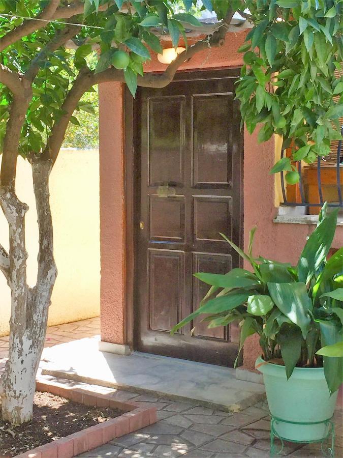 Cosy Guesthouse-Souterrain With Garden In City Center Corinth Екстериор снимка